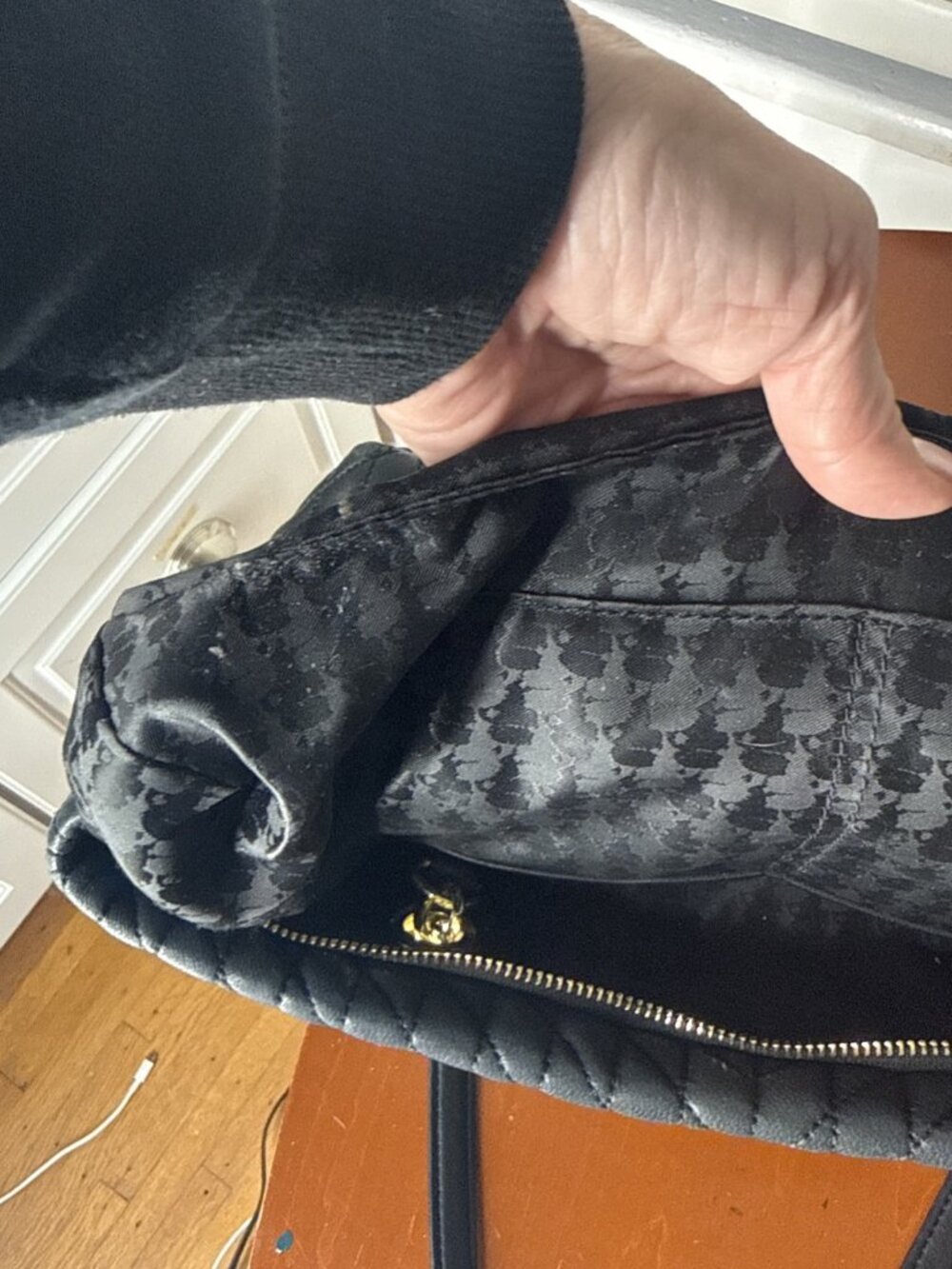 KARL LAGERFELD Paris Womens Karolina Tote Bag Black/Gold Chain Quilted Logo Nice - Picture 10 of 16